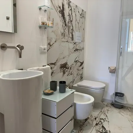 Central Deluxe House Apartment *